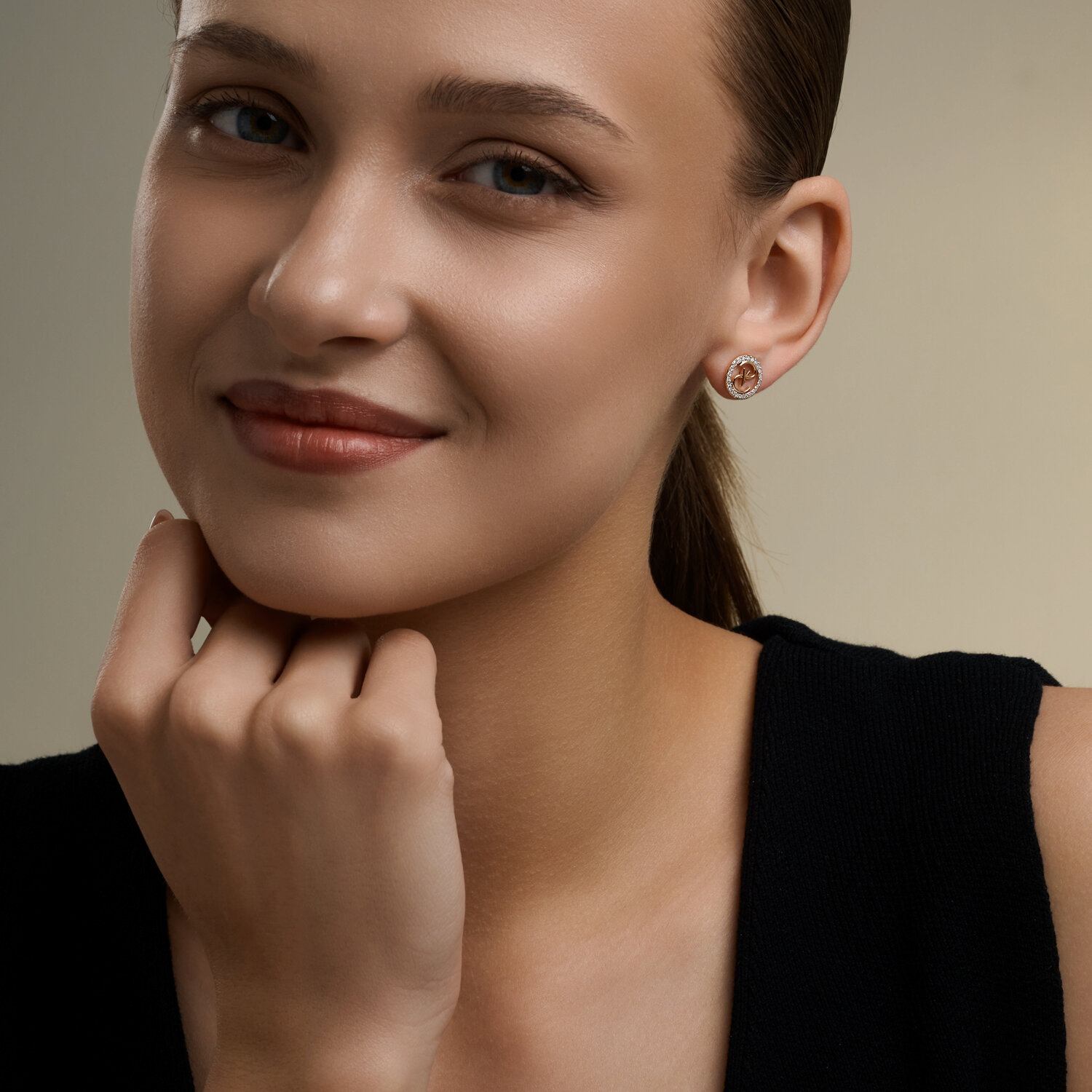 Gold Sokolov earrings with diamonds - image 4